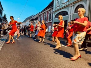 Salsa beim Flanieren & Radieren